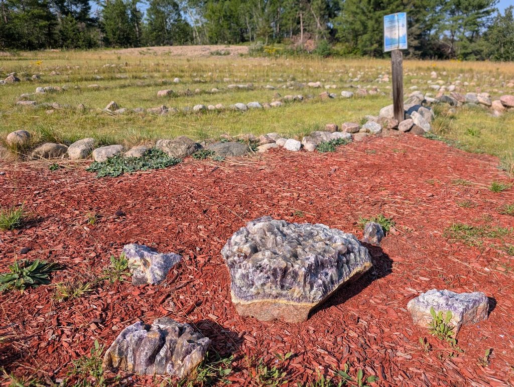 labyrinth centre rocks 1